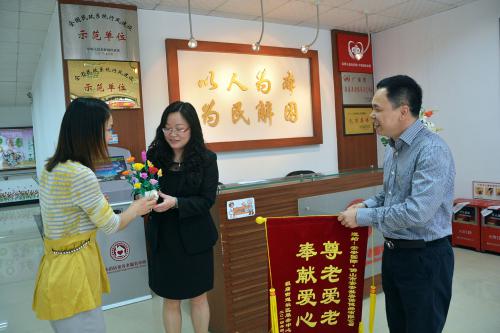 尊老爱老，贡献爱心 ——拉萨市安安美容保健品有限公司“敬老、爱老” 送产品活动